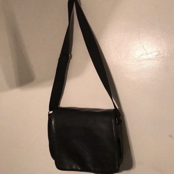 Van Heusen Studio Cross Body Laptop bag NEW - Picture 3 of 7